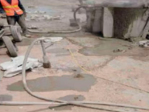 周矶管理区水泥混凝土路面板底注浆技术 路面脱空注浆整治方案