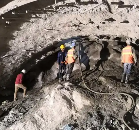 周矶管理区拱顶带模注浆料的施工流程及注意事项